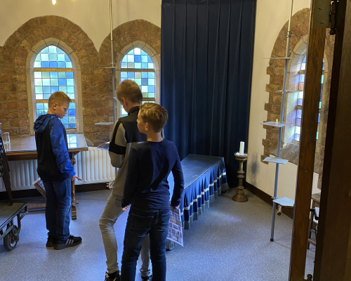 2022-gr-8-bezoekt-en-ontdekt-de-kerk-7 2022-gr-8-bezoekt-en-ontdekt-de-kerk-7
