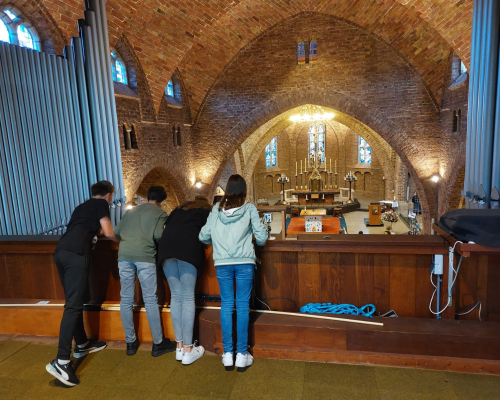 2022-gr-8-bezoekt-en-ontdekt-de-kerk-8 2022-gr-8-bezoekt-en-ontdekt-de-kerk-8